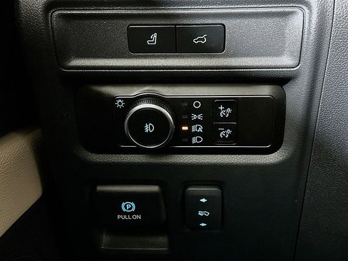 Used 2023 Ford Expedition Limited image 10