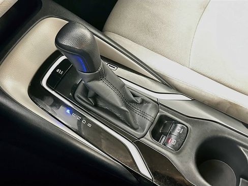 Used 2020 Toyota Corolla LE FWD image 16