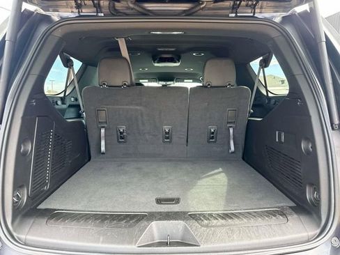 Used 2023 GMC Yukon XL SLT image 10