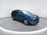 Used 2017 Chrysler Pacifica Touring-L image 2