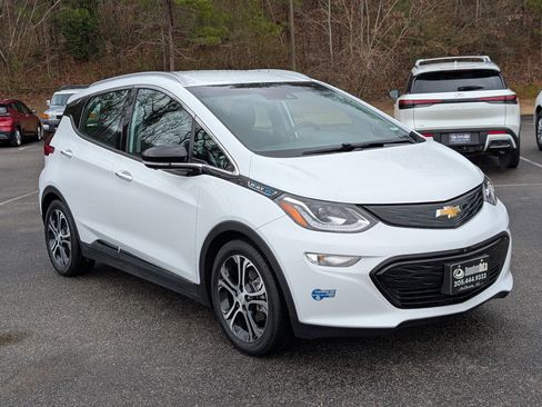 Used 2020 Chevrolet Bolt Premier w/ Infotainment Package image 11