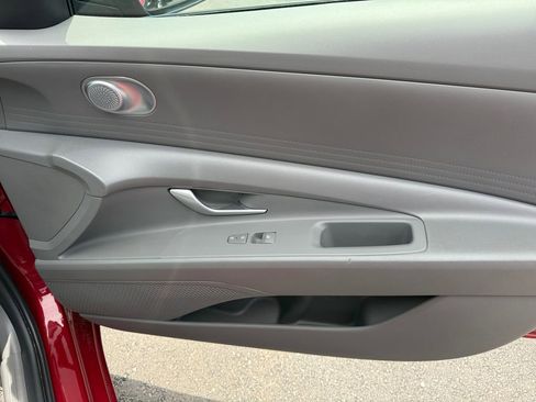 Used 2024 Hyundai Elantra SEL FWD image 19
