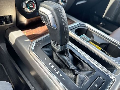 Used 2015 Ford F150 Platinum w/ Equipment Group 701A Luxury AWD/4WD image 18