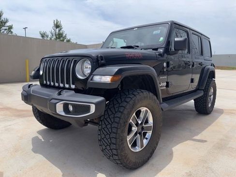 Used 2018 Jeep Wrangler Unlimited Sahara AWD/4WD image 2