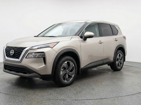 Used 2025 Nissan Rogue SV image 3