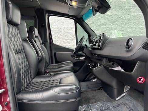 Used 2024 Mercedes-Benz Sprinter 2500 image 22