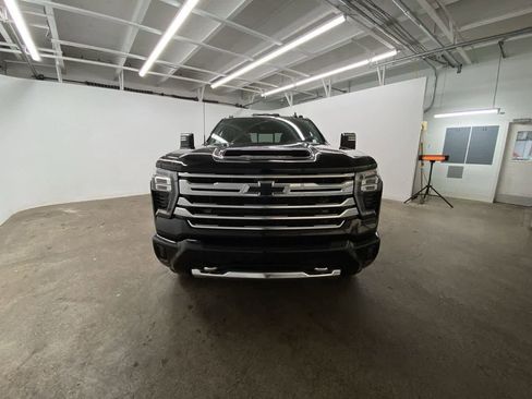 Used 2024 Chevrolet Silverado 2500 High Country w/ High Country Premium Package image 9
