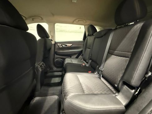 Used 2019 Nissan Rogue SV image 17