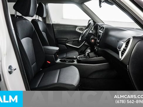 Used 2025 Kia Soul LX w/ LX Technology Package FWD image 14