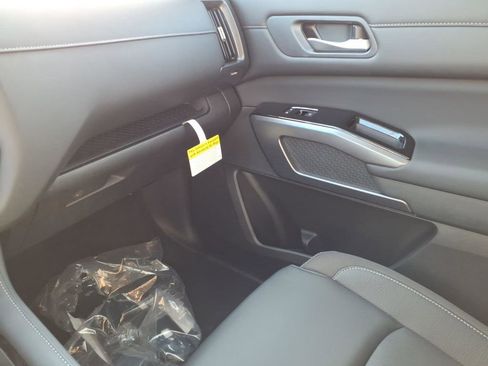 New 2026 Nissan Pathfinder SL image 23