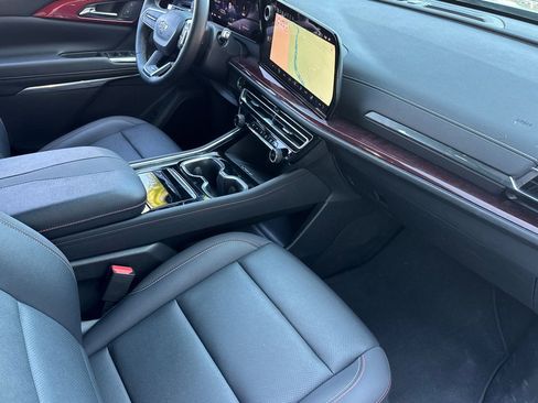 Used 2025 Chevrolet Traverse Z71 AWD/4WD image 21