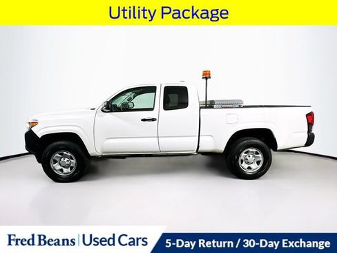 Used 2022 Toyota Tacoma SR AWD/4WD image 5