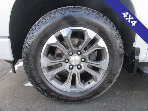 Certified 2025 Chevrolet Silverado 1500 High Country w/ Technology Package image 2