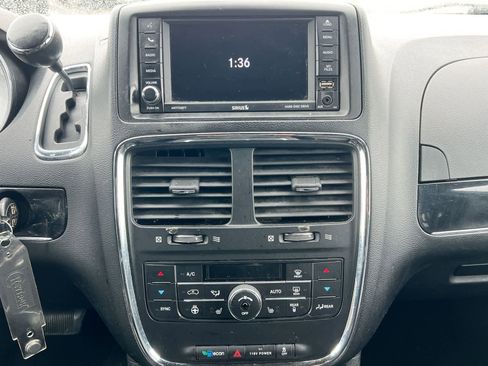 Used 2018 Dodge Grand Caravan GT image 26