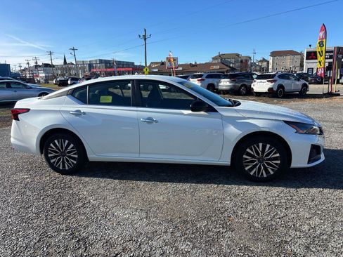 Used 2024 Nissan Altima 2.5 SV image 4