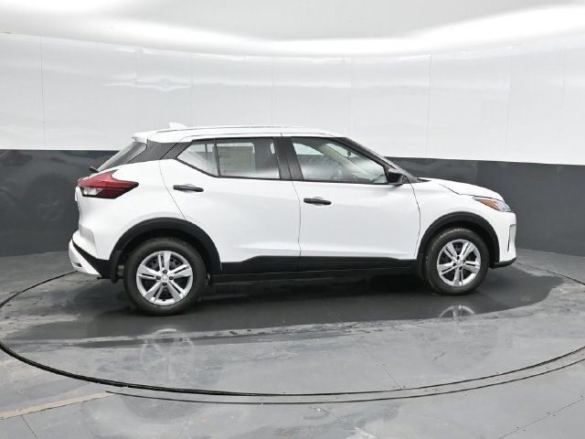 Used 2025 Nissan Kicks Play S FWD image 4