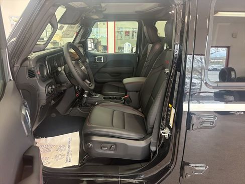 New 2026 Jeep Wrangler Unlimited Rubicon AWD/4WD image 6
