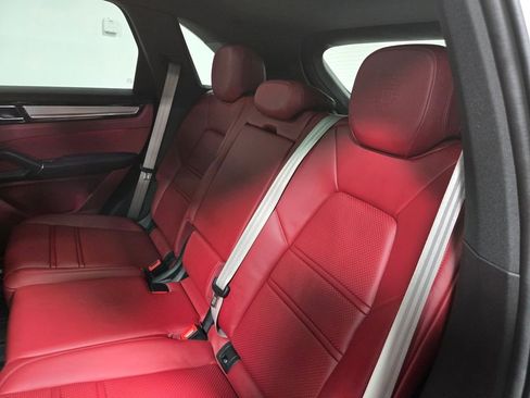 Used 2022 Porsche Cayenne Platinum Edition image 30