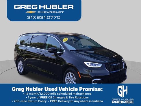 Used 2024 Chrysler Pacifica Touring-L FWD image 1