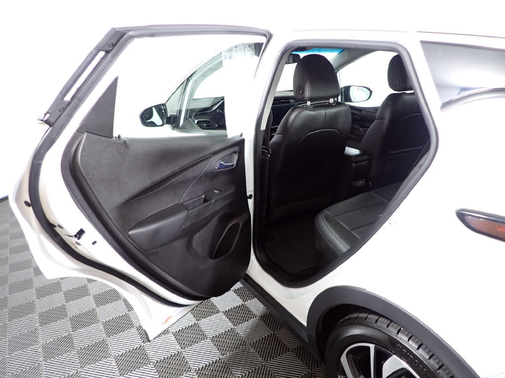 Used 2022 Chevrolet Bolt LT w/ Infotainment Package FWD image 34