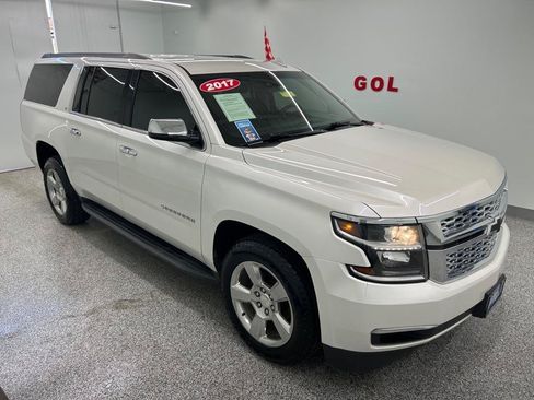 Used 2017 Chevrolet Suburban LT RWD image 2