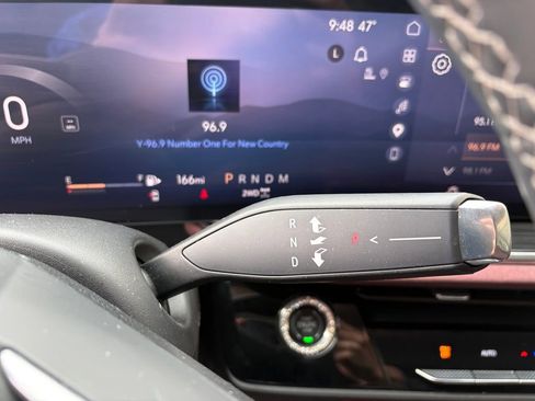 Used 2025 Buick Envision Sport Touring image 21