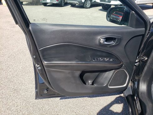 Used 2019 Jeep Compass Latitude w/ Cold Weather Group AWD/4WD image 10