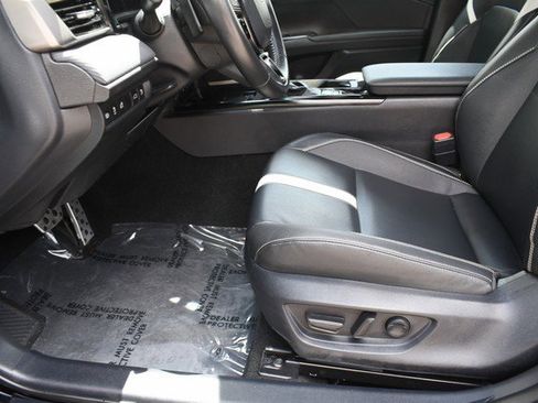 Certified 2025 Toyota Camry SE FWD image 15
