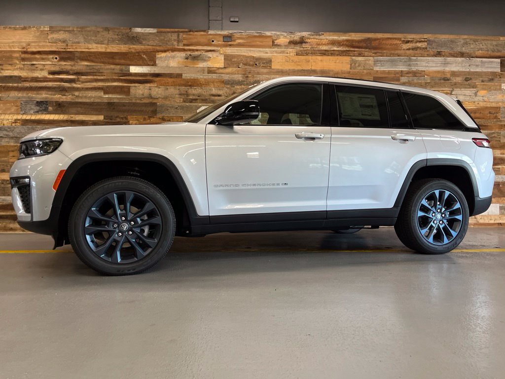 New 2026 Jeep Grand Cherokee Limited AWD/4WD image 17