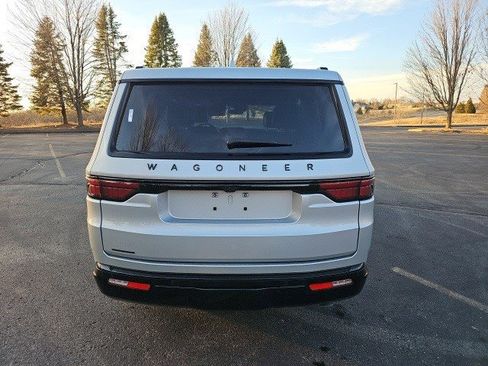 Used 2023 Jeep Wagoneer Series II image 5