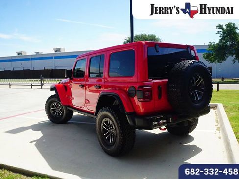 Used 2025 Jeep Wrangler Unlimited Rubicon AWD/4WD image 5