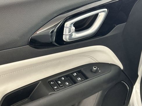 Used 2025 Jeep Compass Limited image 18