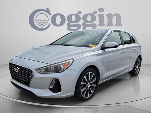 Used 2019 Hyundai Elantra GT FWD image 2