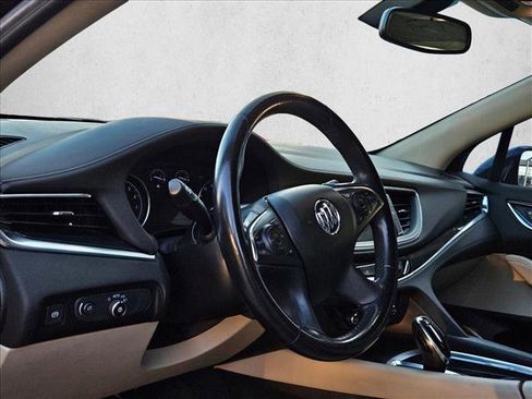 Used 2018 Buick Enclave Essence image 10