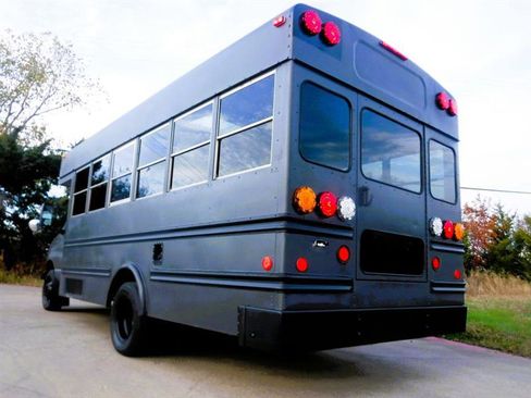 Used 2003 Ford E-450 and Econoline 450 Super Duty image 17