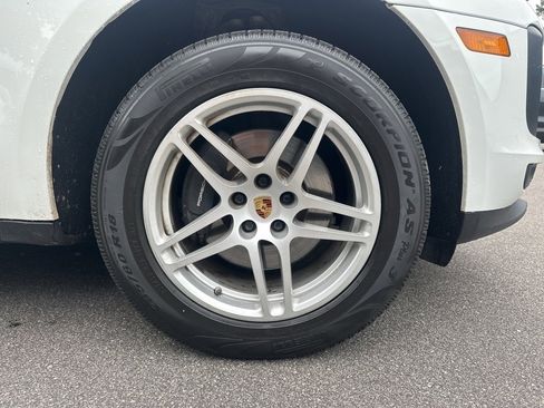 Used 2020 Porsche Macan image 9