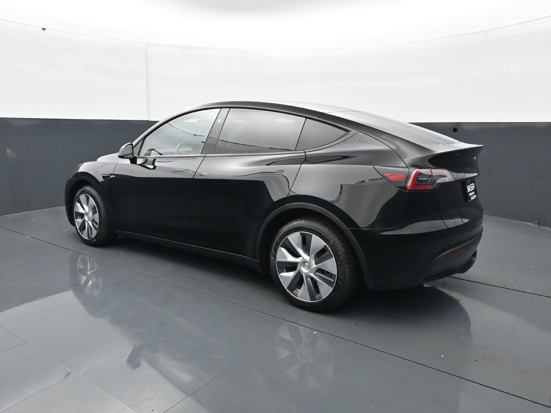 Used 2023 Tesla Model Y Long Range AWD/4WD image 4