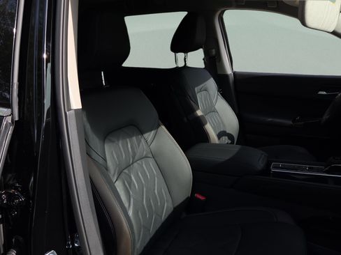 New 2026 Nissan Pathfinder Platinum w/ Cargo Package FWD image 23