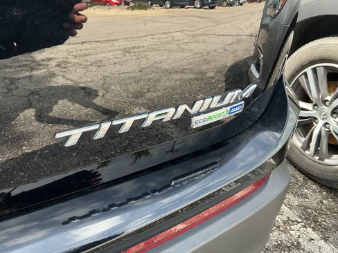 Used 2017 Ford Edge Titanium w/ Equipment Group 301A AWD/4WD image 8