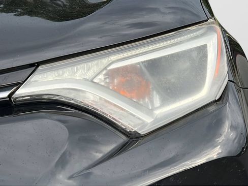 Used 2017 Toyota RAV4 XLE AWD/4WD image 25