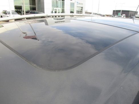 Used 2017 Ford Escape Titanium image 8