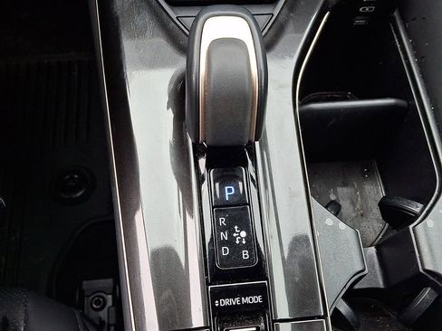 Used 2024 Toyota Crown Limited w/ Advanced Technology Package image 17