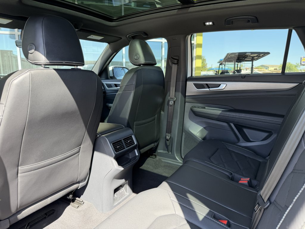 Used 2024 Volkswagen Atlas Cross Sport SE w/ Panoramic Sunroof Package FWD image 32