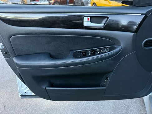 Used 2013 Hyundai Genesis 3.8 RWD image 13