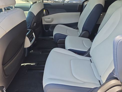 New 2026 Kia Carnival SX image 17