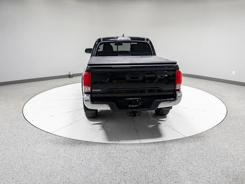Used 2017 Toyota Tacoma TRD Off-Road image 30