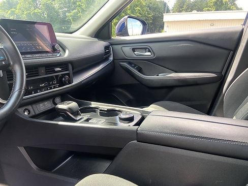 Certified 2025 Nissan Rogue SV AWD/4WD image 18