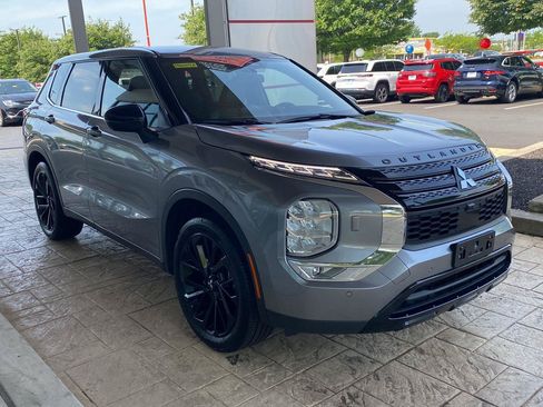 Used 2023 Mitsubishi Outlander SE Black Edition AWD/4WD image 3