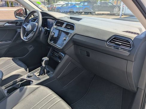 Used 2022 Volkswagen Tiguan SE AWD/4WD image 32