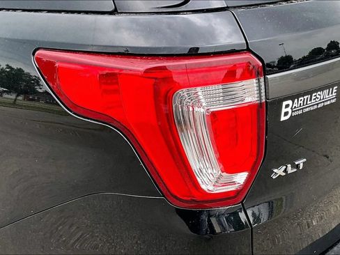 Used 2017 Ford Explorer XLT w/ Equipment Group 202A FWD image 29